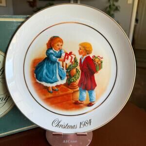 Avon 1984 Celebrating the Joy of Giving Christmas Plate Fourth Edition